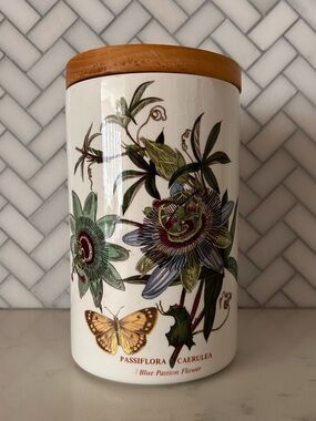 Vtg Portmeirion The Botanic Garden Ceramic Container & Lid - Blue Passion Flower